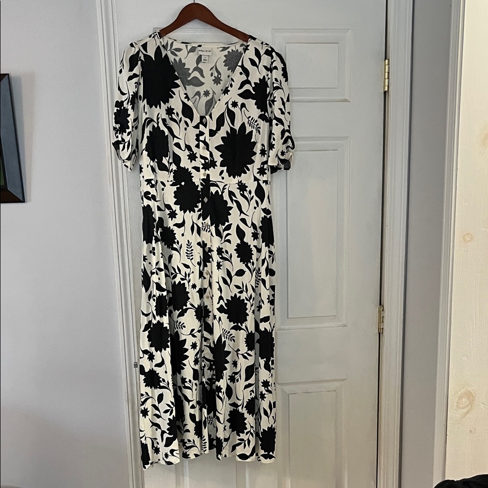 Ava & Viv Black and White Floral Midi Dress